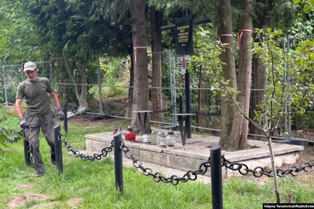 Польща веде ексгумацію у Львові, Україна рік чекає дозволу