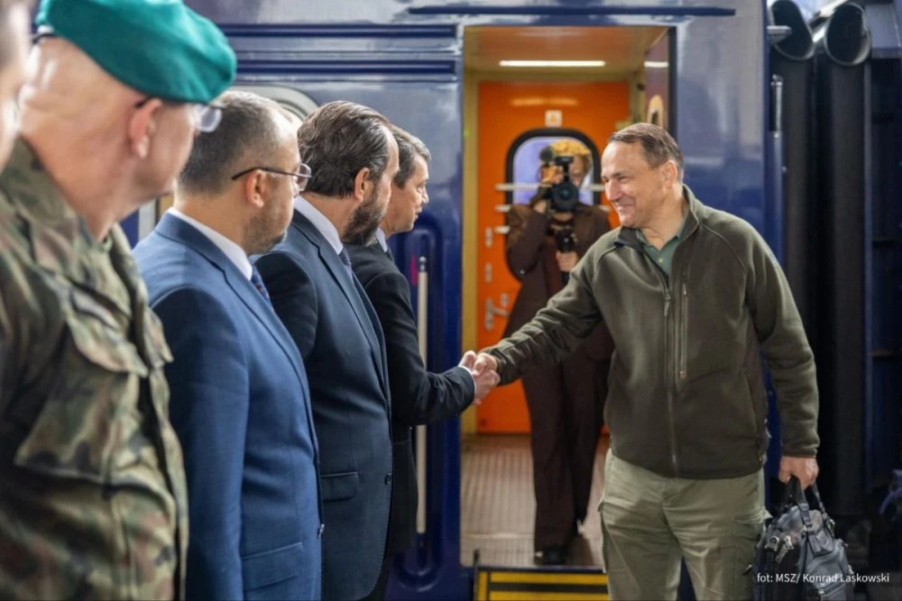 Глава МЗС Польщі Радослав Сікорський прибув до Києва
